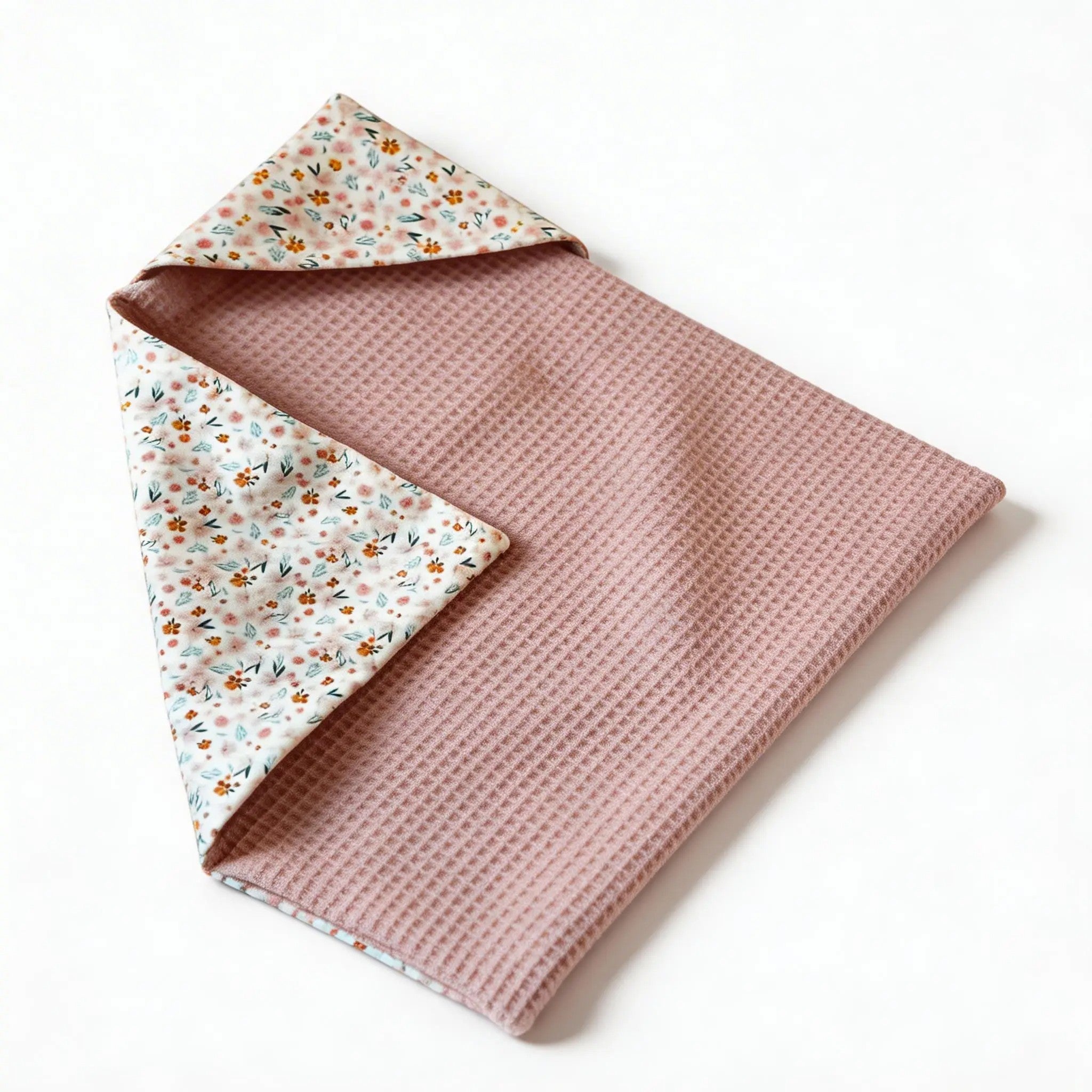 Capa de baño para muñecas con capucha en algodón estampado floral