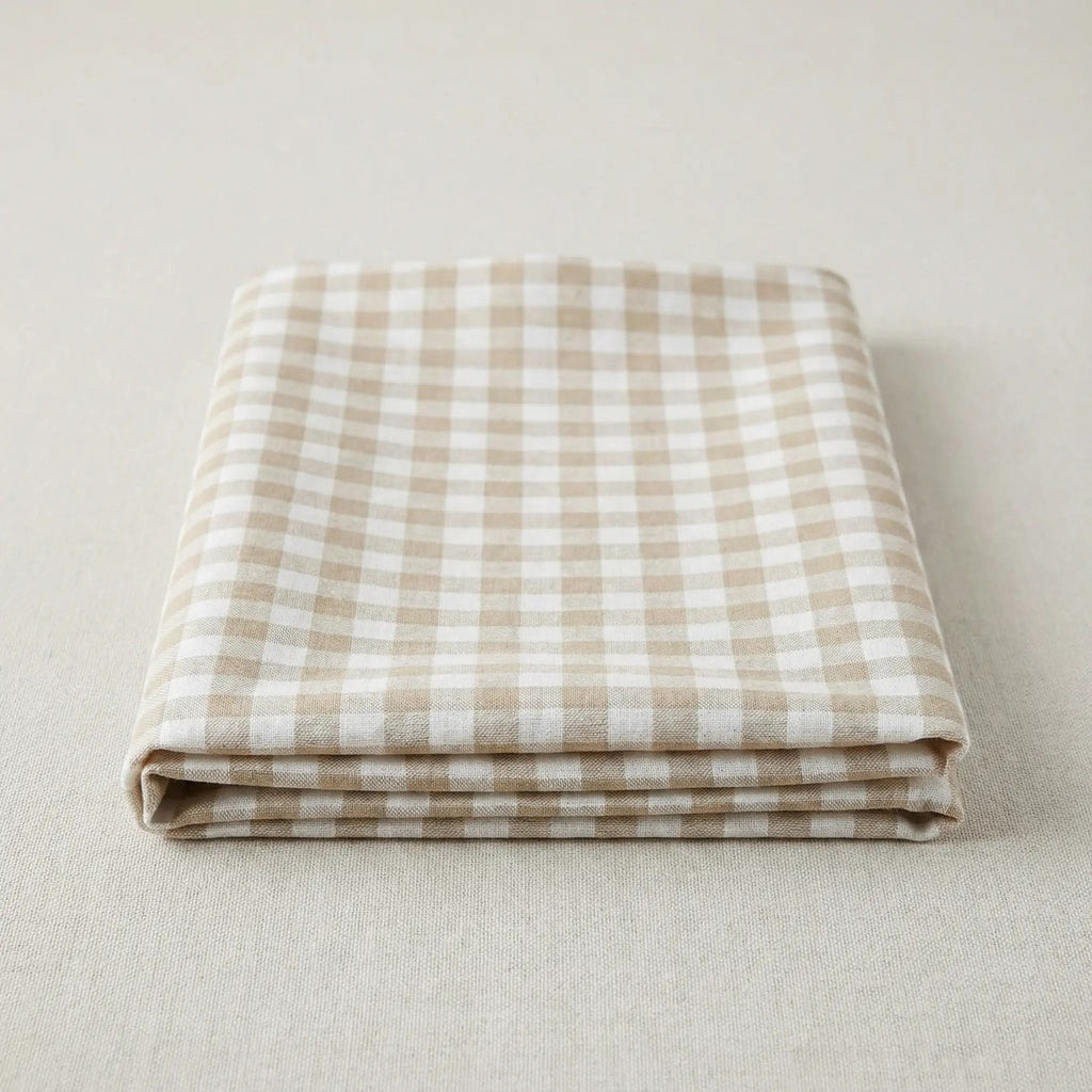 Mantel infantil de tela color arena para juego educativo y actividades creativas.