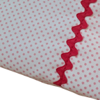 Sábana para cama de muñecas con almohada - Lunares fresa