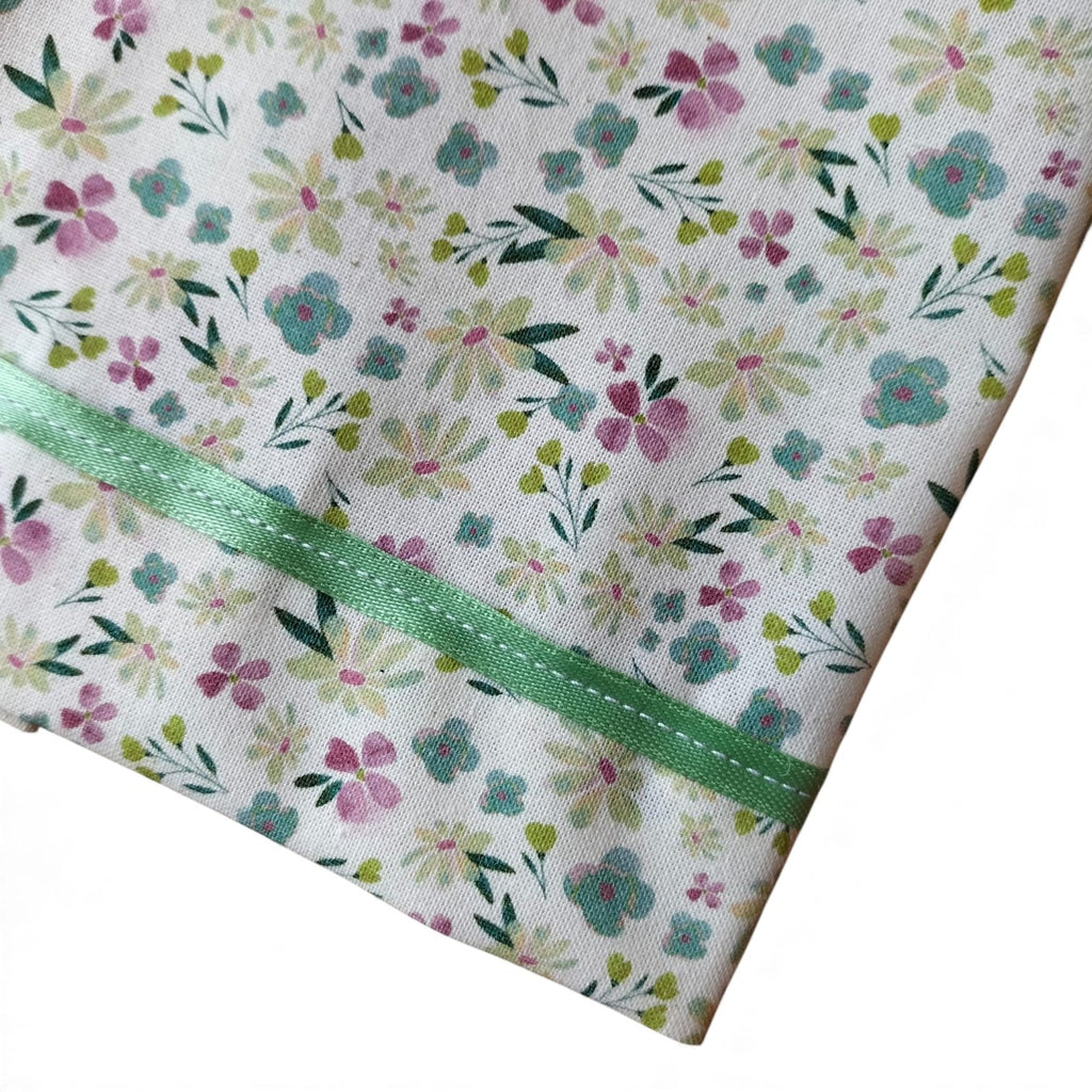 Sábana para cama de muñecas con almohada - Flores verdes