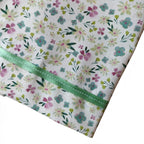 Sábana para cama de muñecas con almohada - Flores verdes