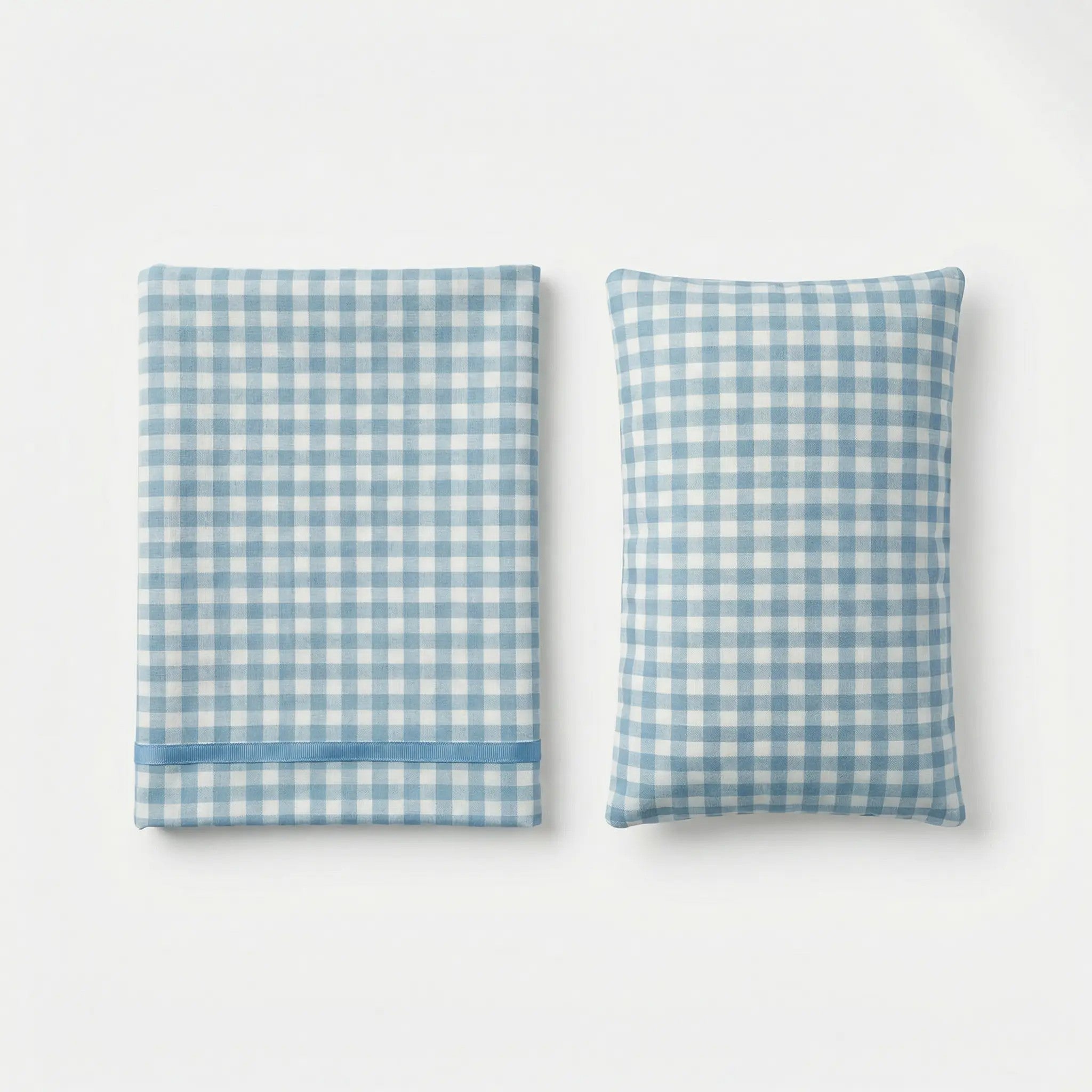 sabana para muñecas y almohada. juego simbolico muñecas infantil. decoeducat textiles naturales educativos