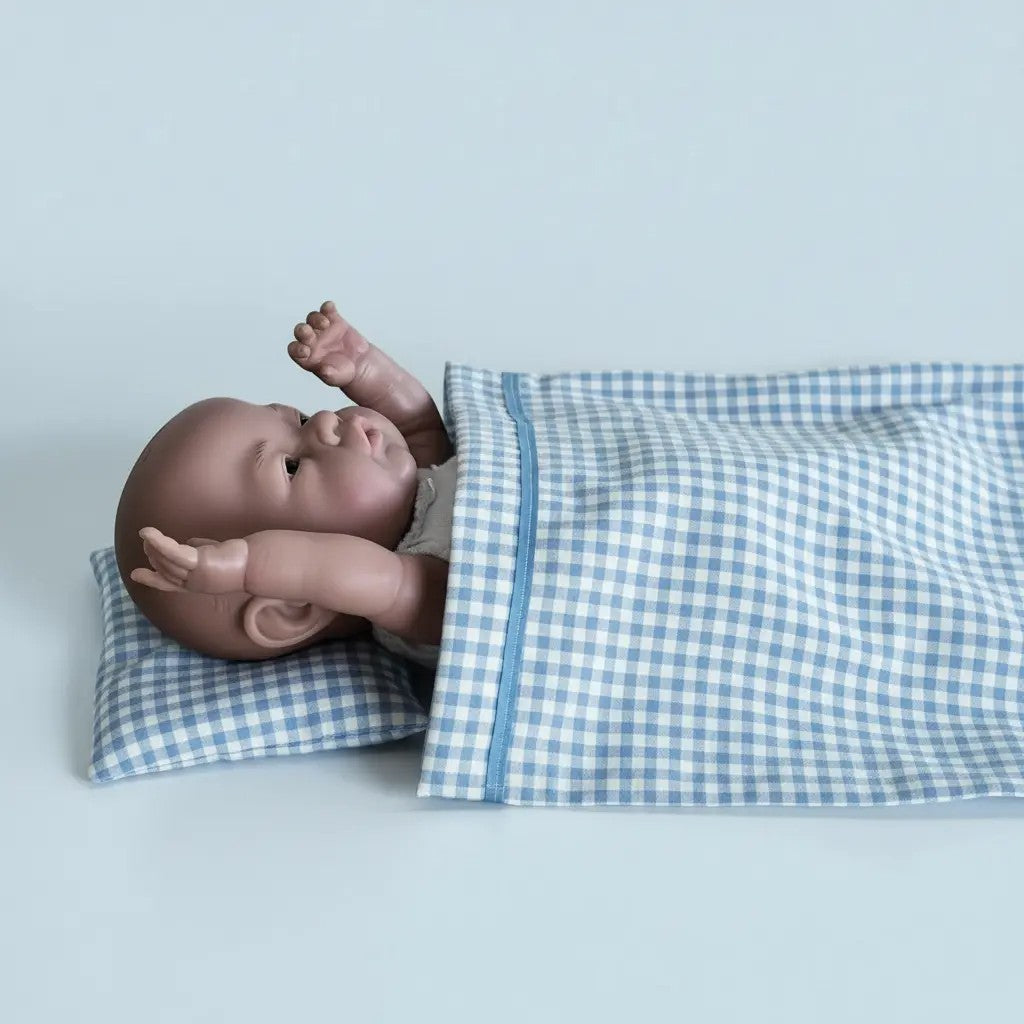 llençol per a nines per a jugar amb coixí de conjunt. material per a joc simbolic de l'aula
