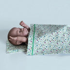 Sábana para cama de muñecas con almohada - Flores verdes